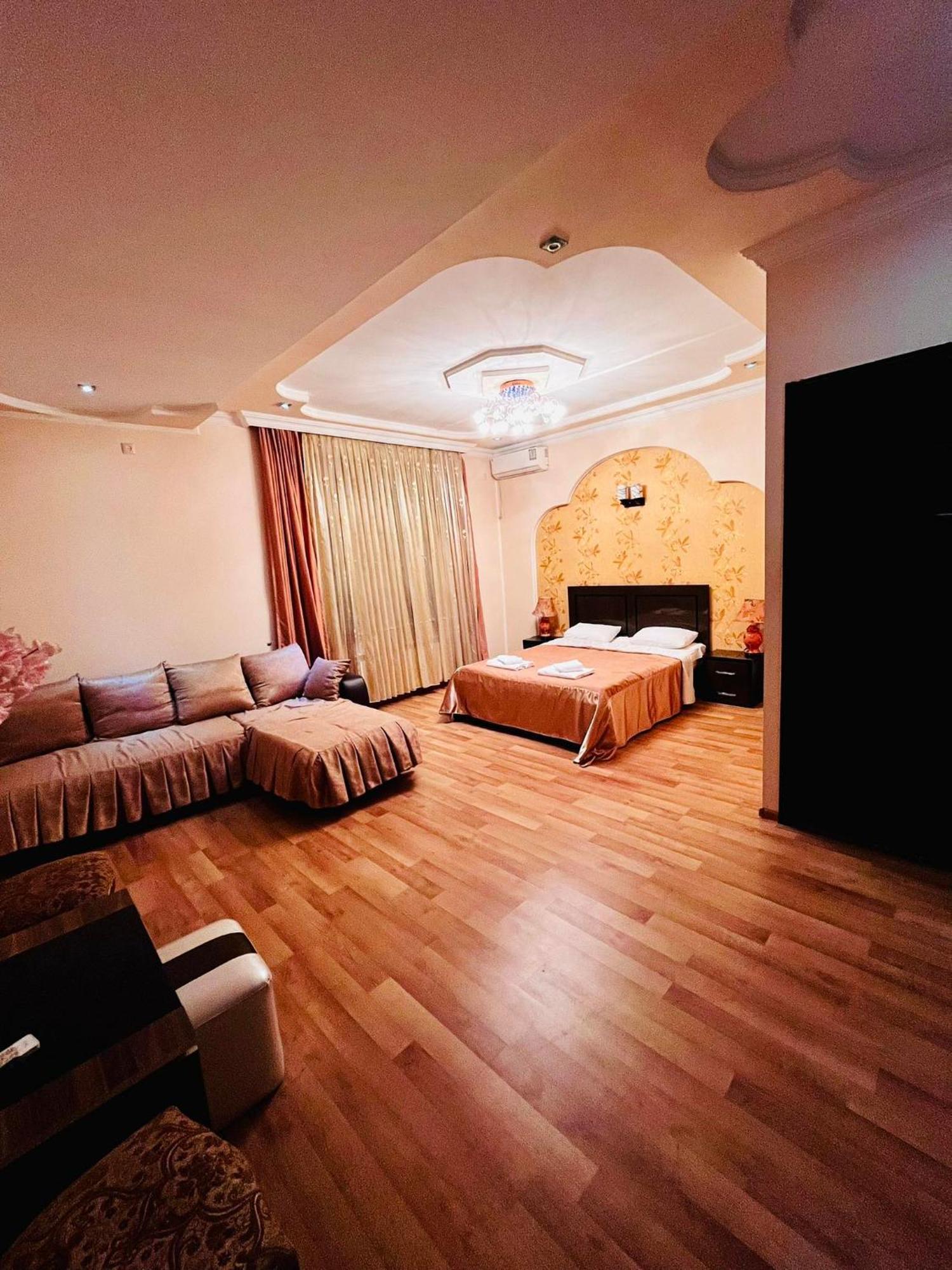 Lux Palace Hotel Koetaisi Buitenkant foto