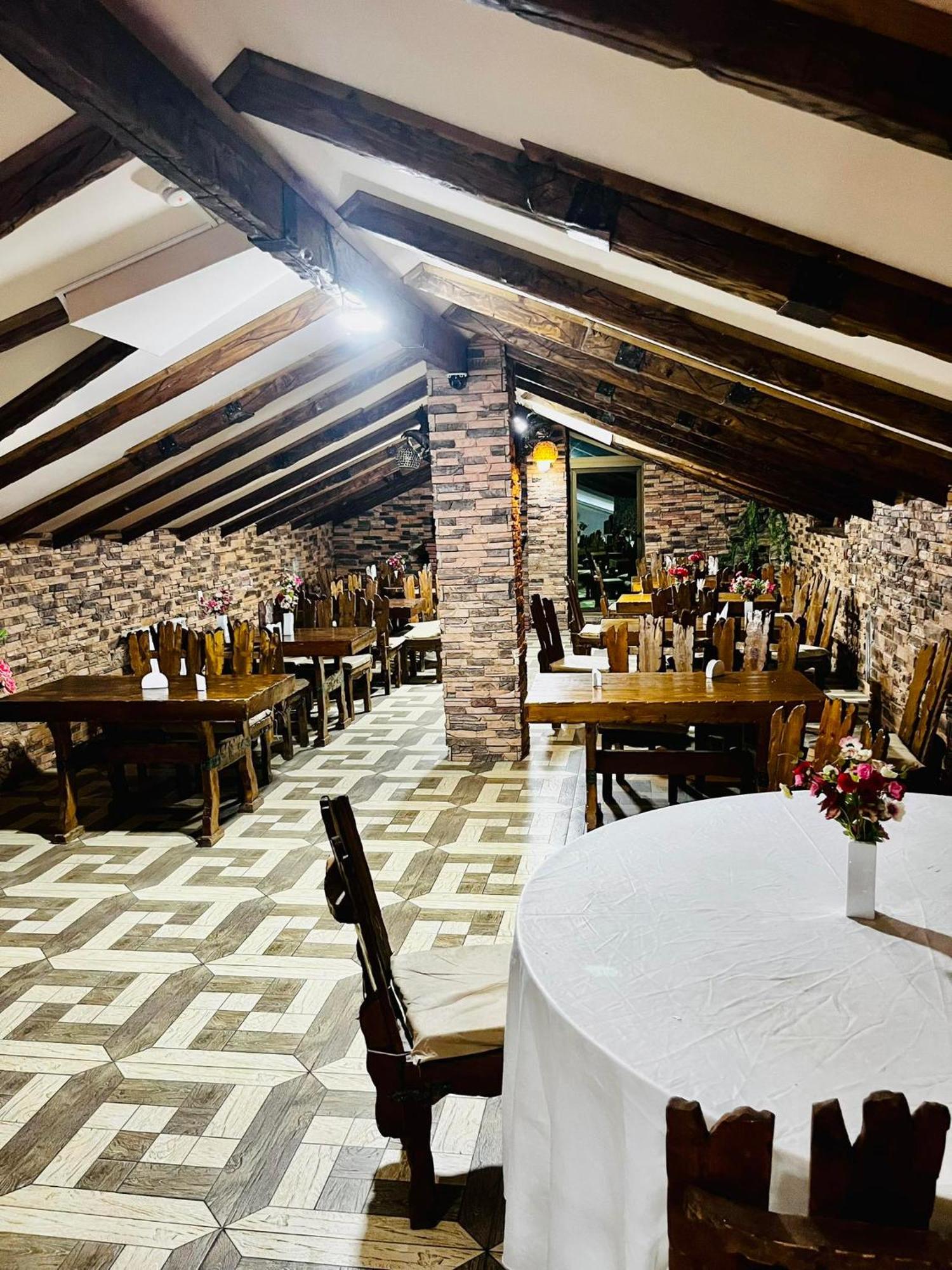 Lux Palace Hotel Koetaisi Buitenkant foto