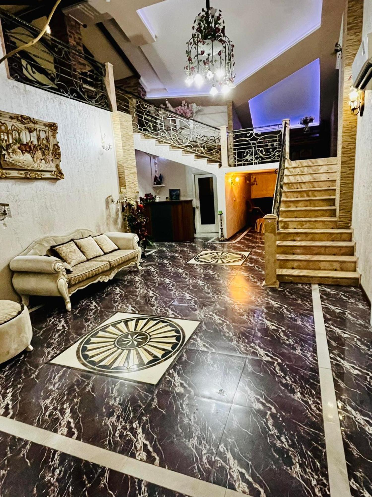 Lux Palace Hotel Koetaisi Buitenkant foto