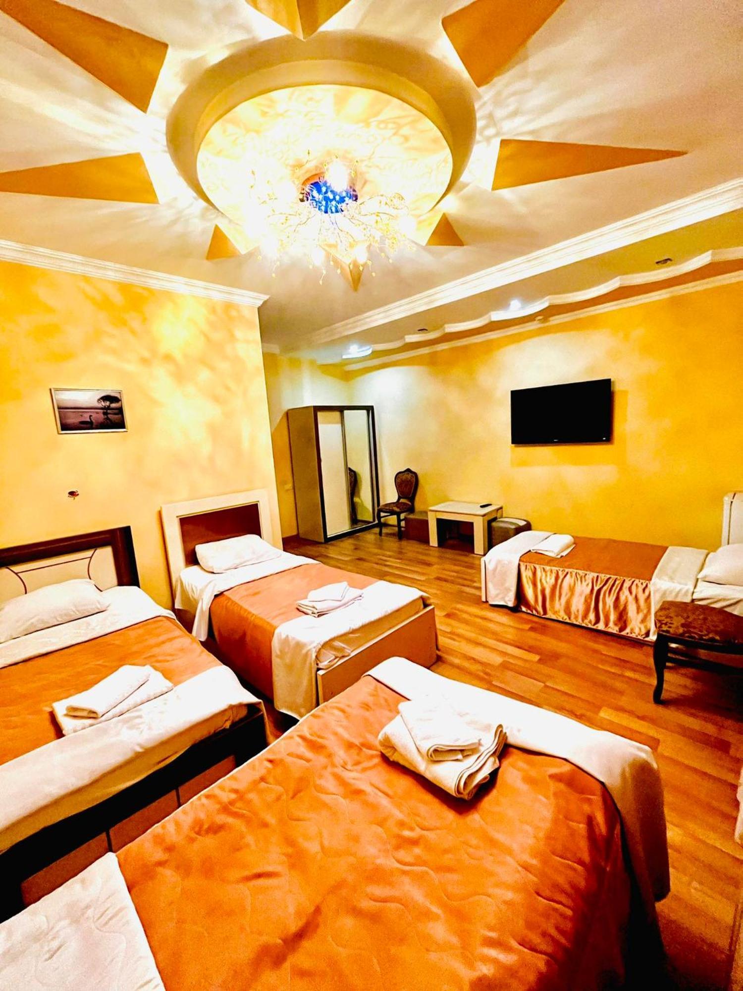Lux Palace Hotel Koetaisi Buitenkant foto