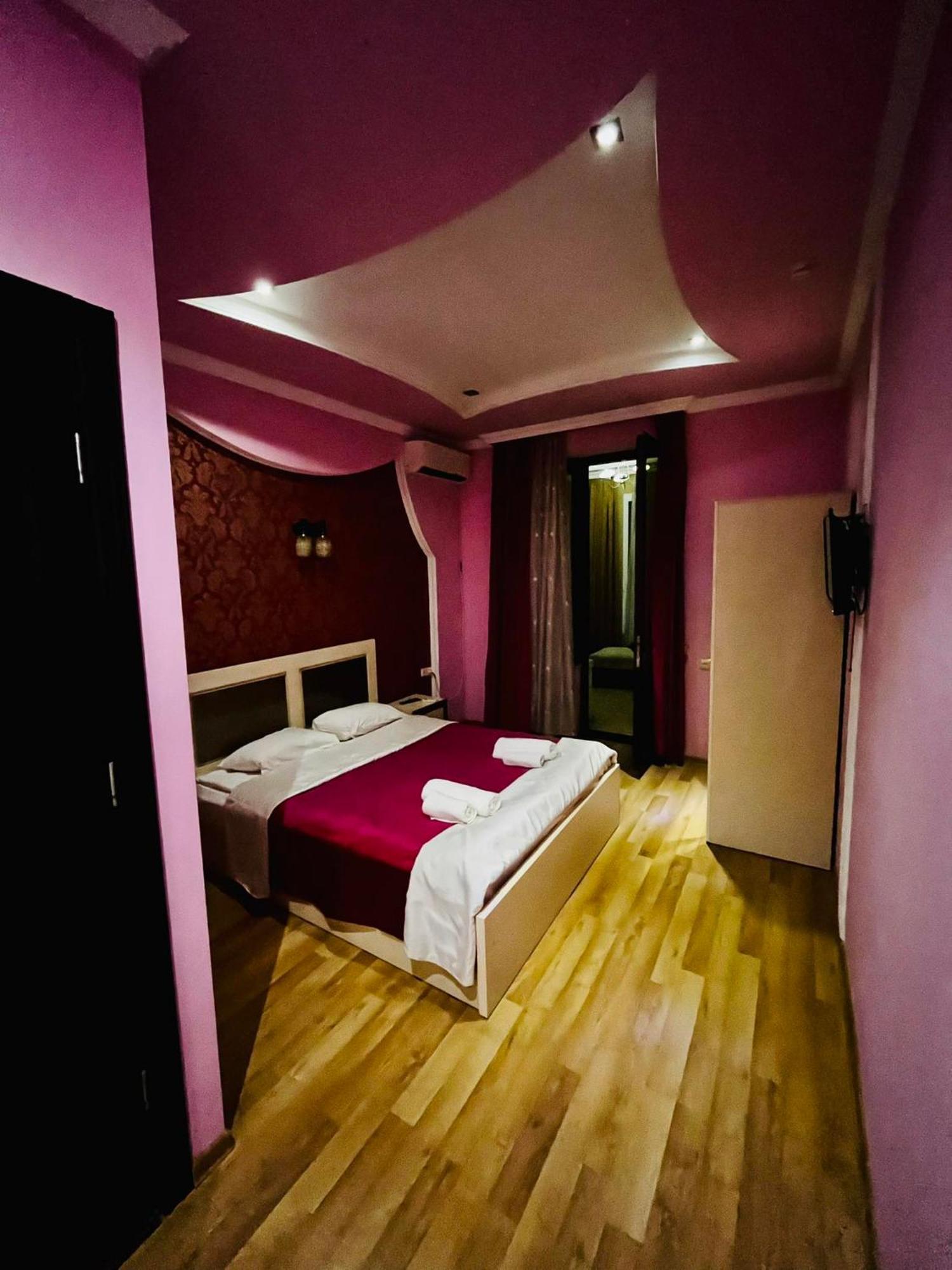 Lux Palace Hotel Koetaisi Buitenkant foto