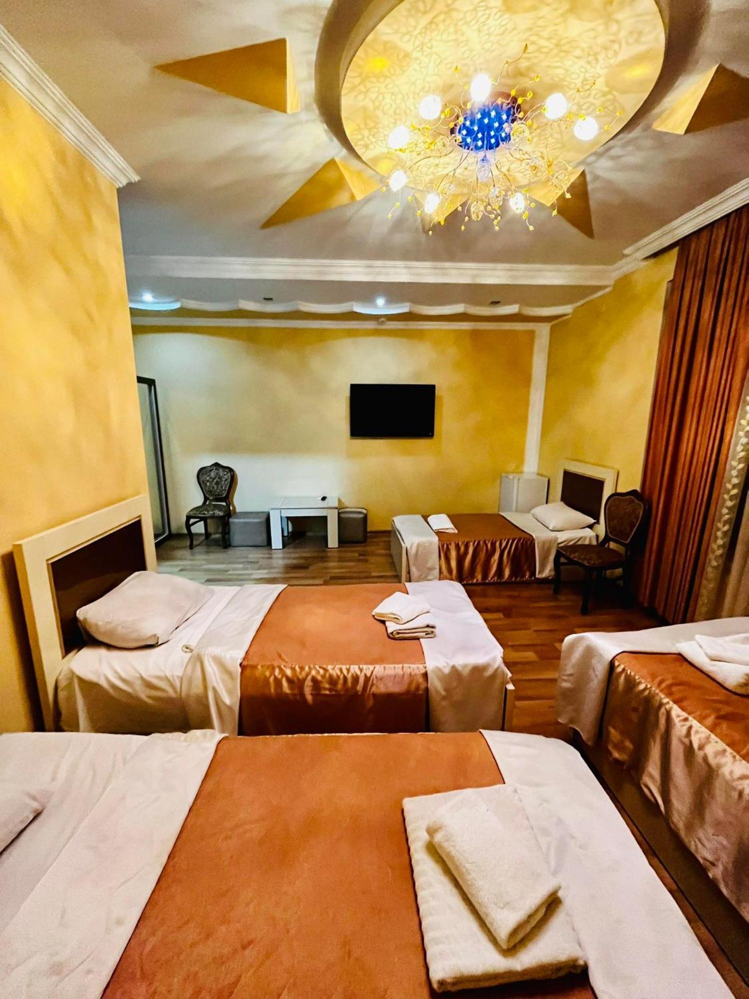 Lux Palace Hotel Koetaisi Buitenkant foto