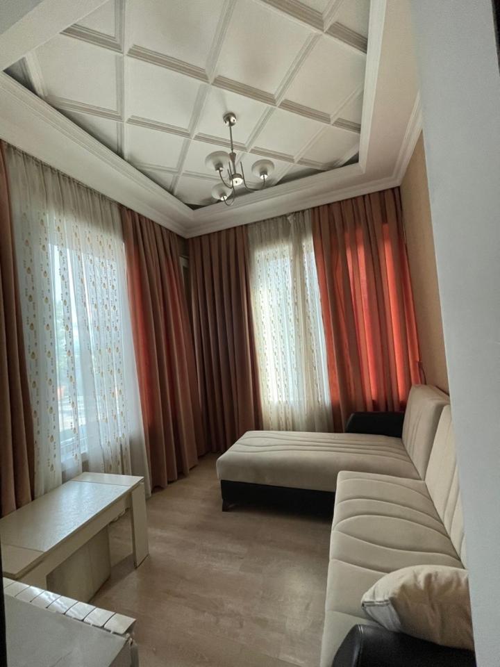 Lux Palace Hotel Koetaisi Buitenkant foto