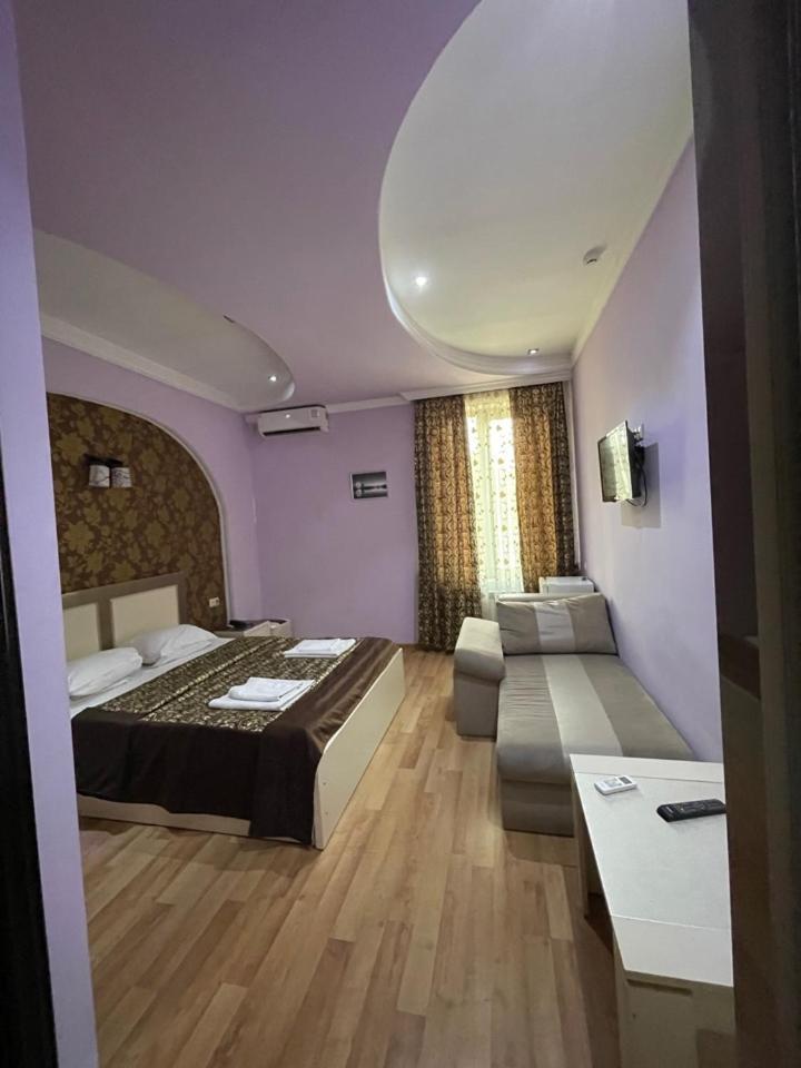 Lux Palace Hotel Koetaisi Buitenkant foto