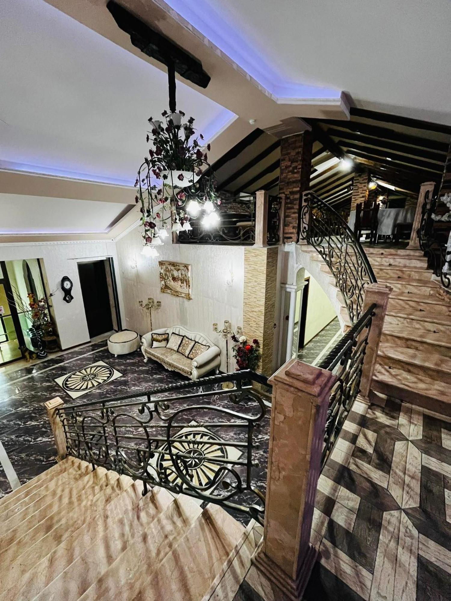 Lux Palace Hotel Koetaisi Buitenkant foto