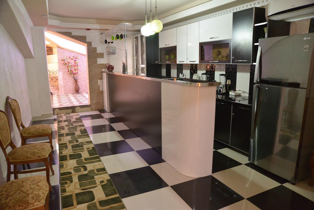 Lux Palace Hotel Koetaisi Buitenkant foto
