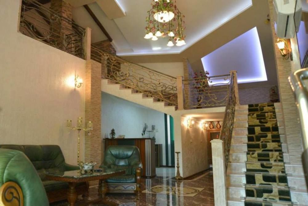 Lux Palace Hotel Koetaisi Buitenkant foto