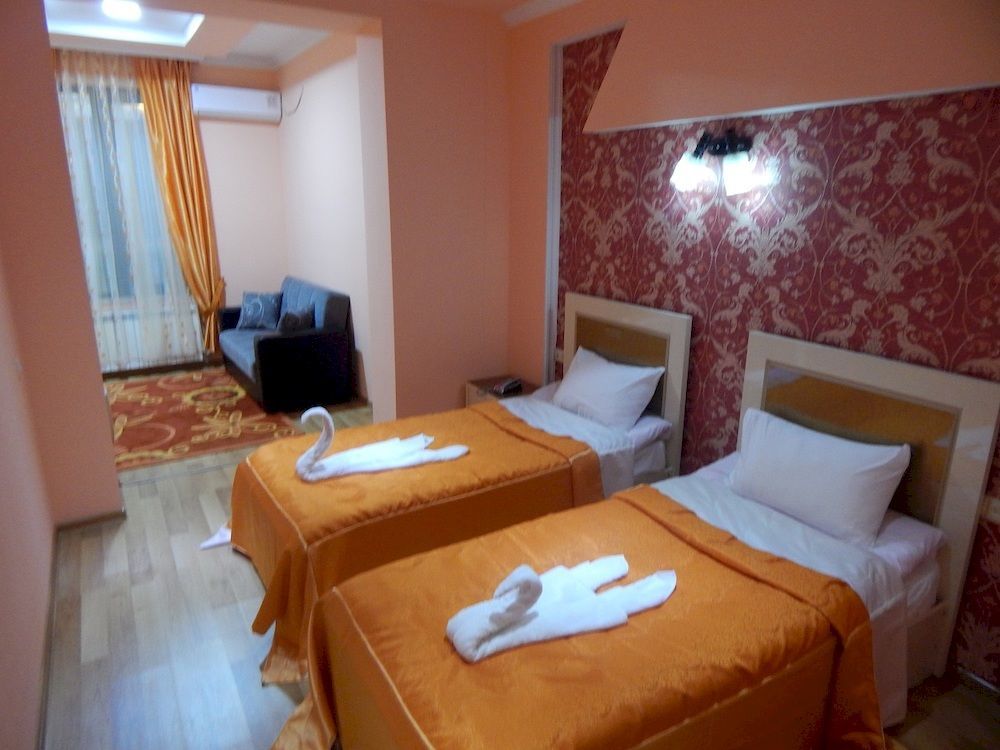 Lux Palace Hotel Koetaisi Buitenkant foto